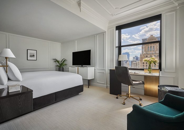 Pendry Chicago Room Near Chicago Riverwalk