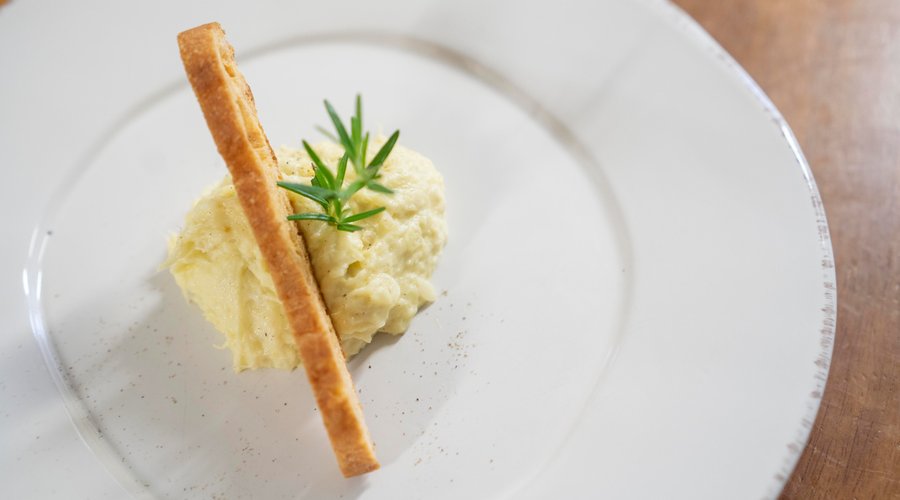Baccalà mantecato all'olio extravergine e pane arrostito al timo