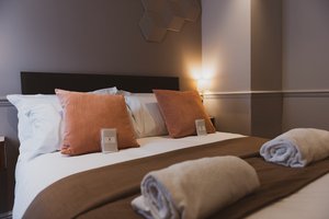 Room & Suite