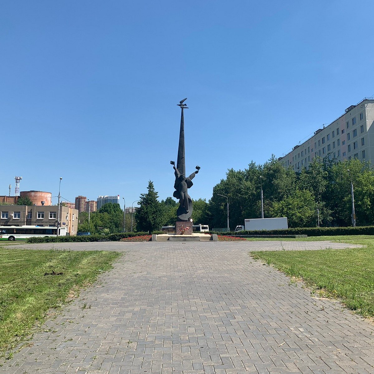 Соловецких юнг москва. Площадь Соловецких Юнг Москва. 16 Парковая площадь Соловецких Юнг. Памятник на площади Соловецких Юнг в Москве. Памятник Соловецким юнгам.