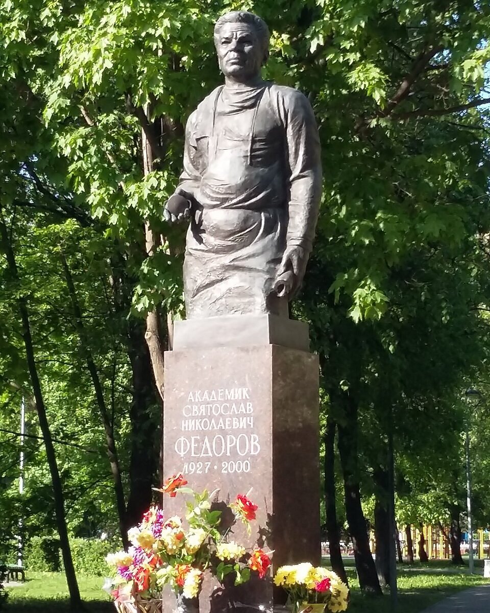 памятник и федорову в москве