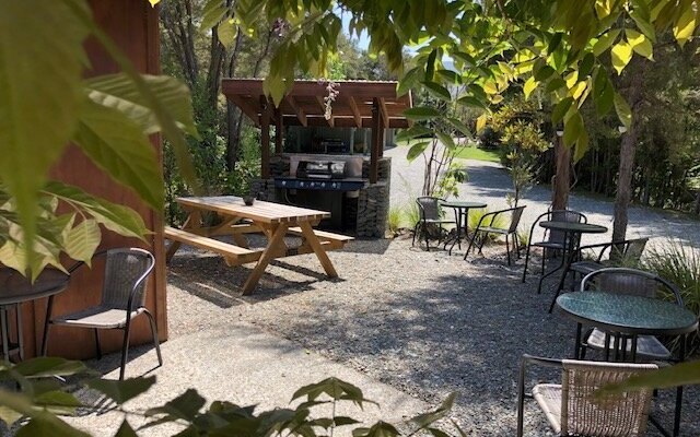 BBQ area and outside dining