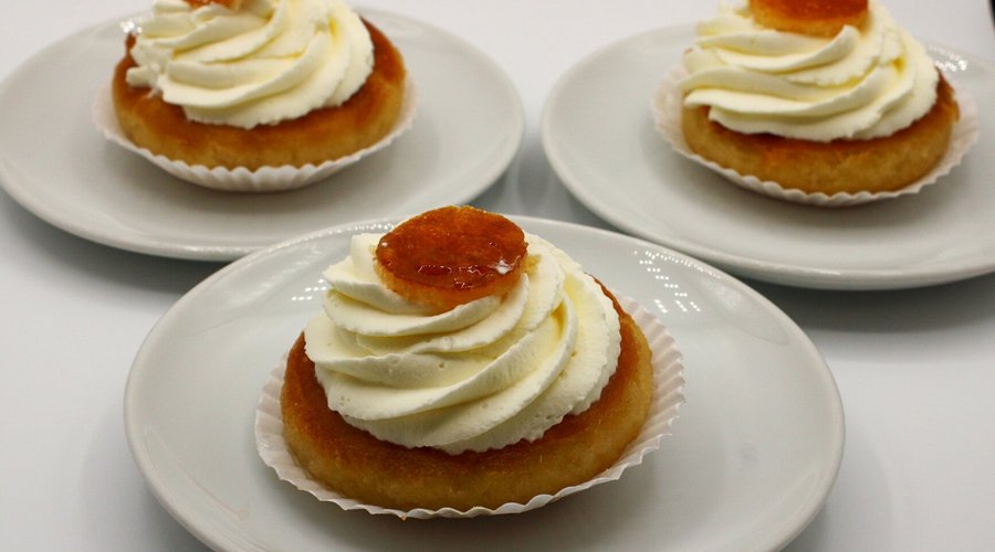 Bábás, de intenso gosto a amêndoa e sabor a rum.