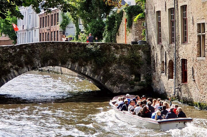 (Bruges) Excursion Guidée En Bateau Et Promenade