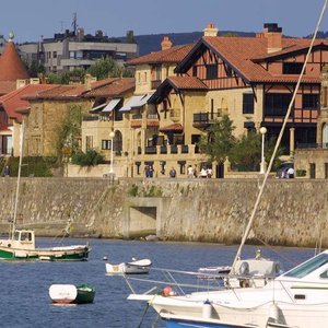 Exterior at Hotel Embarcadero Getxo