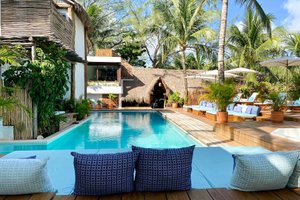 Pool & Beach