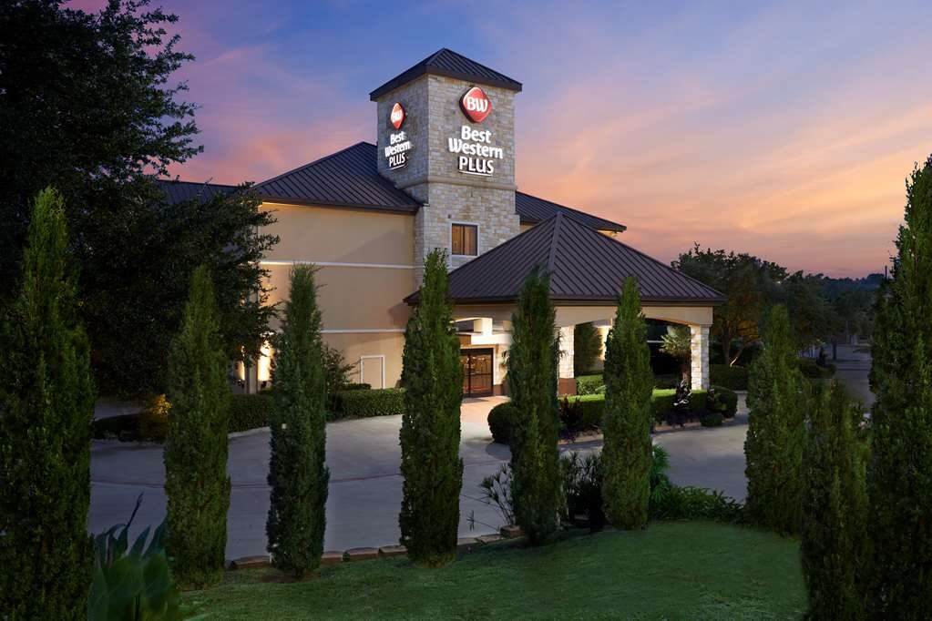 Hotel photo 2 of Best Western Plus Lewisville Flower Mound.