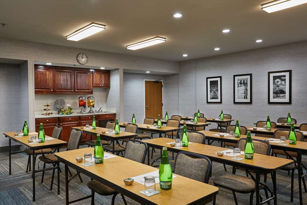 Hotel photo 18 of Best Western Plus Lewisville Flower Mound.