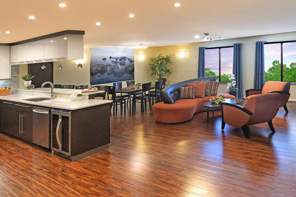 Hotel photo 20 of Best Western Plus Lewisville Flower Mound.
