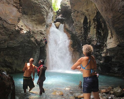 Caminhada privada de aventura na cachoeira La Leona (Self Drive)