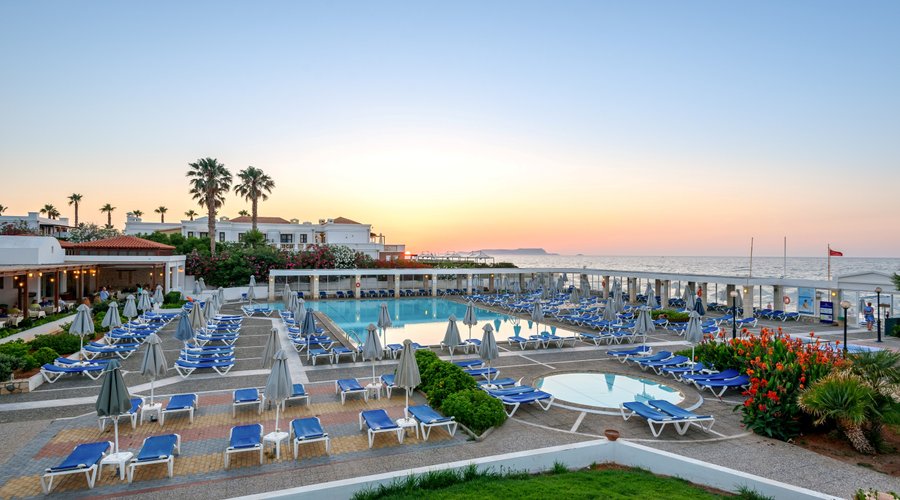 general & pool view