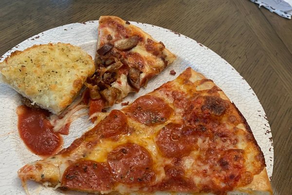 Where To Find The Best Pizza In Ogunquit, Maine - Beachmere Inn