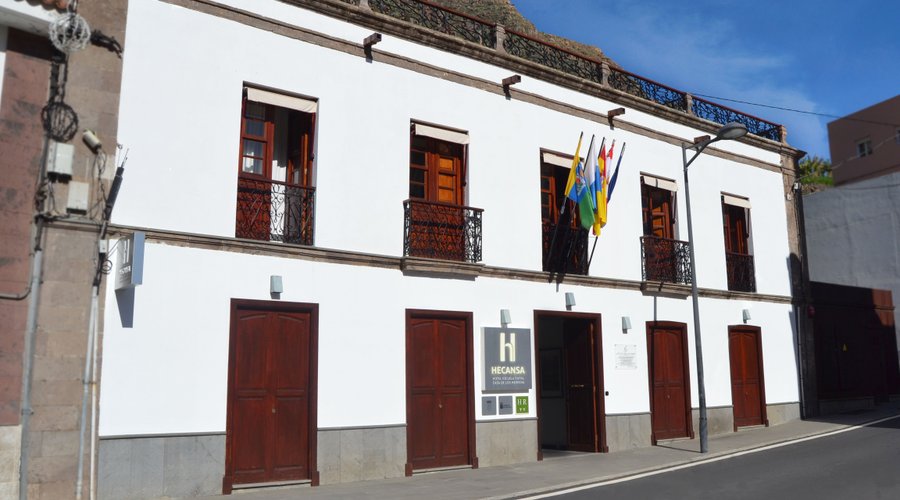 Fachada exterior del Hotel Escuela Rural Casa de los Herrera y su restaurante "Los Herrera"
