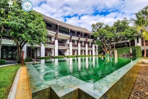 Pool & Beach