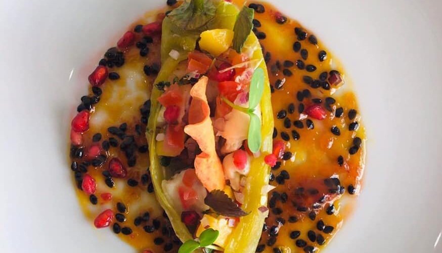 CHILE DE AGUA EN SALSA DE MARACUYA!  Pequeño homenage al Maestro Ruiz! Oaxaca Rifa! Estamos esperando la invasion de lxs compas!  Venez à MEXCAL et découvrez un peu de la cuisine infinie du Mexique!