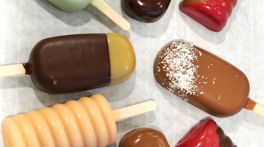 Nos esquimaux... avec nos glaces!! 
Coloration naturelle à base de fruits et légumes.