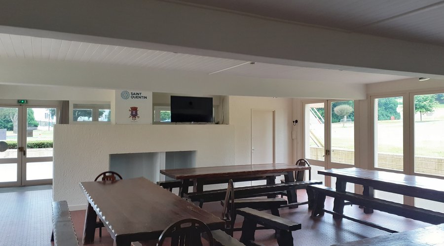 auberge de jeunesse
hébergement de 62 personnes
10 chambres de 6 personnes
1 chambre pmr
salle à manger
salle tv
cuisine inox 50 m2