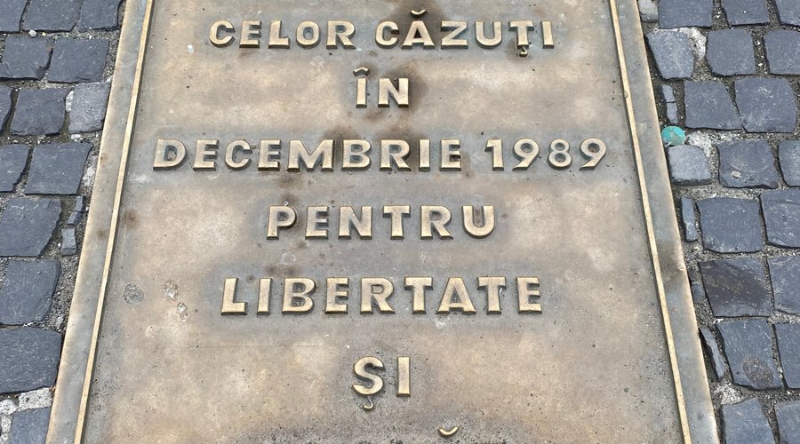 In Memoriam 1989 ...  Commemorating those fallen in the Revolution of 1989 - plaque in the pavement of the square. 
