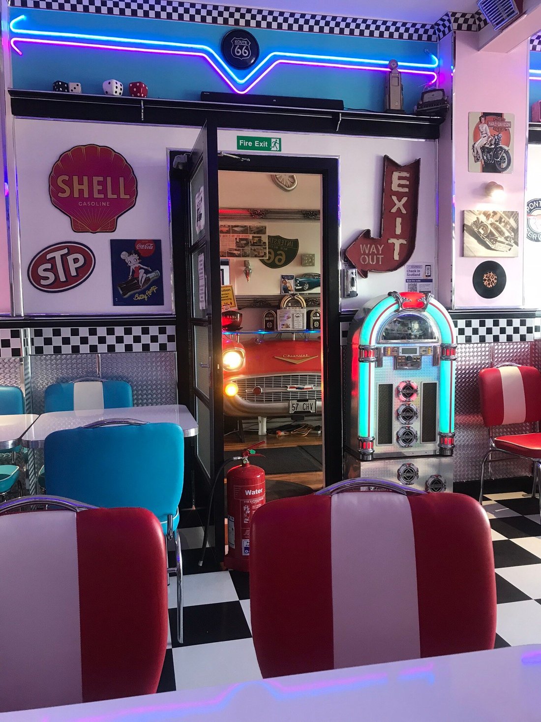 CADILLAC KUSTOMZ HOTEL - Updated 2025 Reviews, Photos & Prices - Cadillac Kustomz Hotel 4 In A Bed