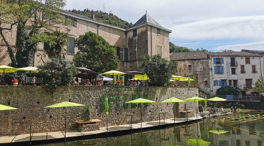 Terrasse au bord de l'eau
