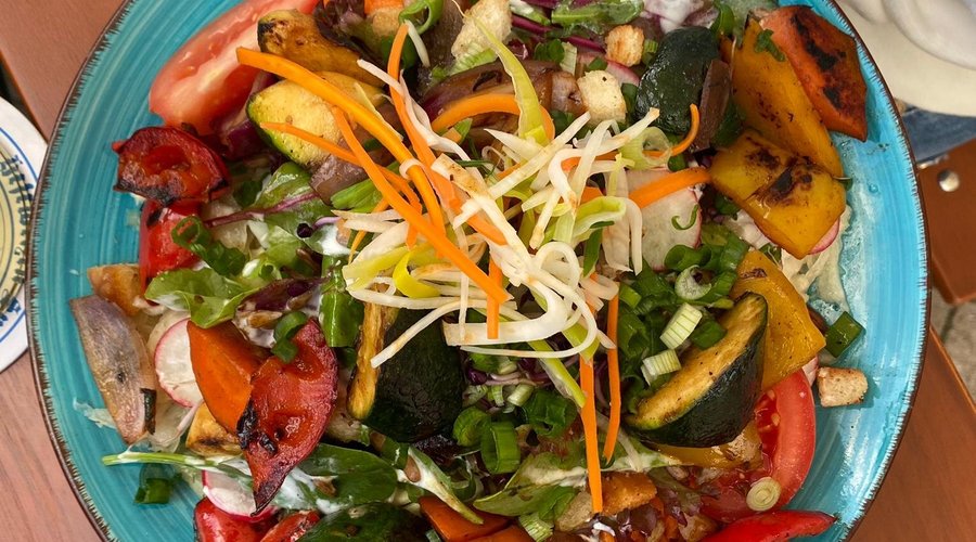 Salat "Sonne" mit Grillgemüse
