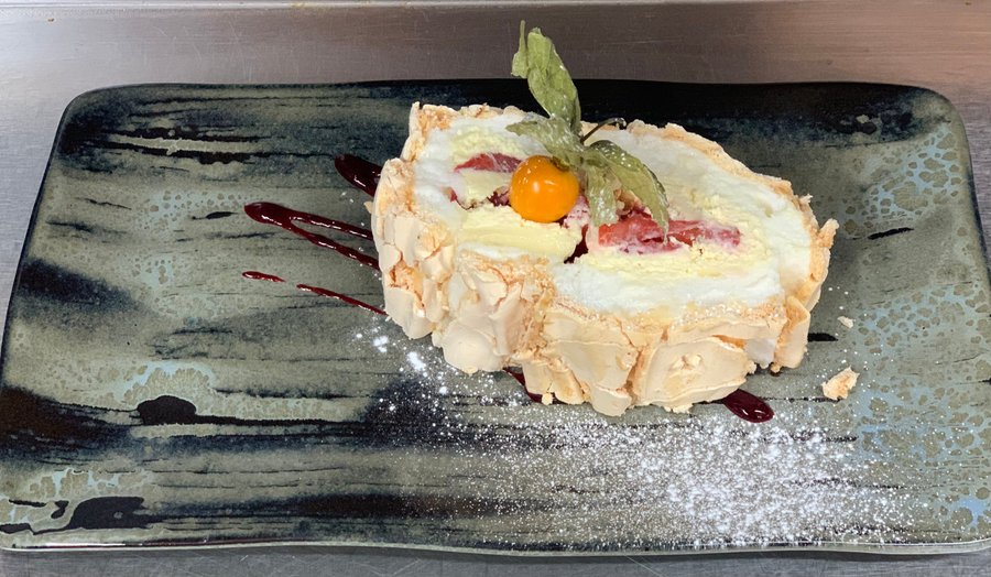 Strawberry Meringue Roulade 