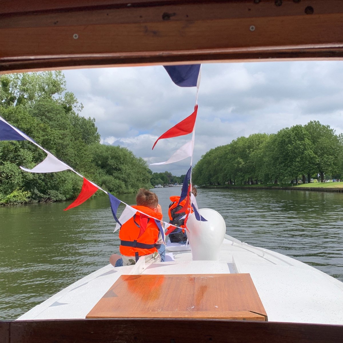 thames yacht cruises