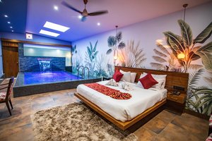 Room & Suite
