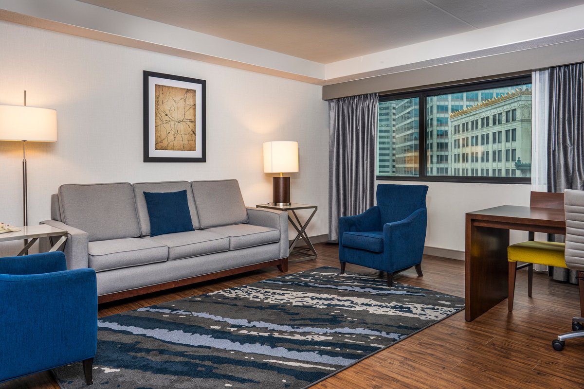 Embassy Suites by Hilton Indianapolis Downtown - hotel rooms