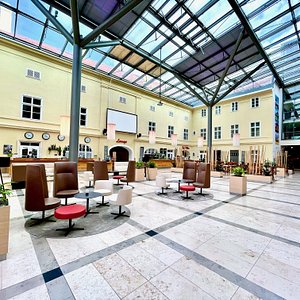 Hotelatrium und Lobbybar
