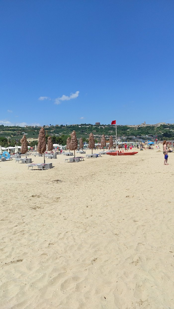 VASTO APARTHOTEL - Prices & Hotel Reviews (Marina di Vasto, Italy)