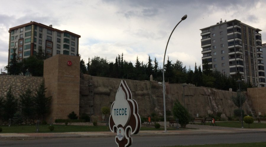 Tecde Şelalesi