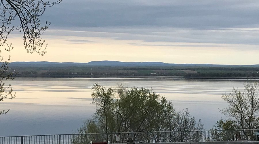 Vue sur le fleuve que vous avez du site de LA maison de l'Île d'Orléans.