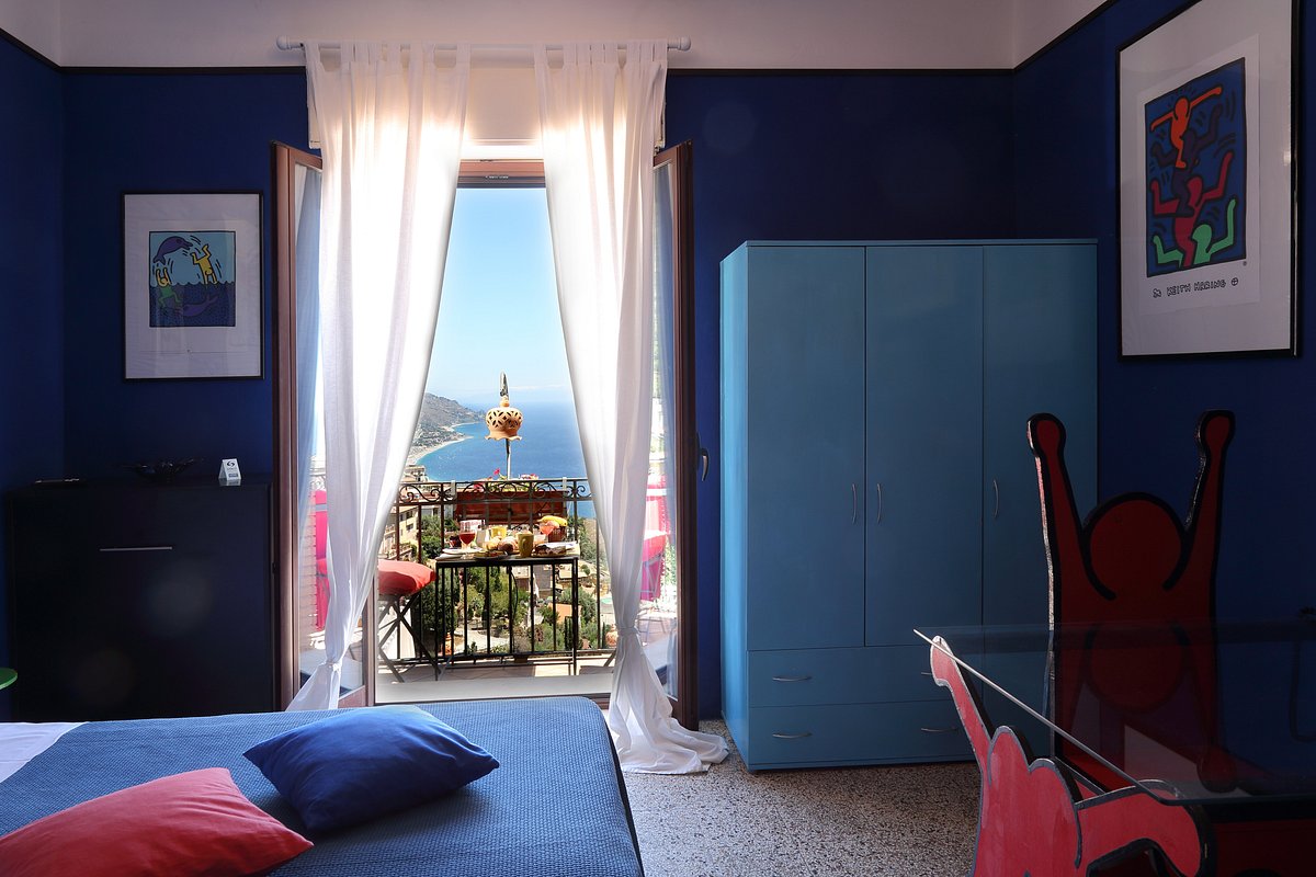 Comodo armadio appendi abiti - Picture of Barokhouse, Sicily - Tripadvisor