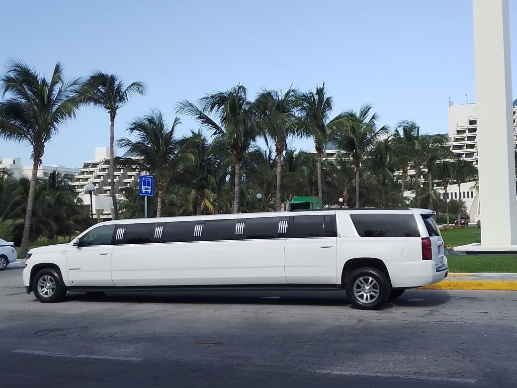 limo in cancun