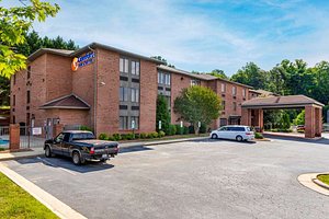 Comfort Inn & Suites Lenoir Hwy 321 Northern Foothills in Lenoir, image may contain: Hotel, Building, City, Car