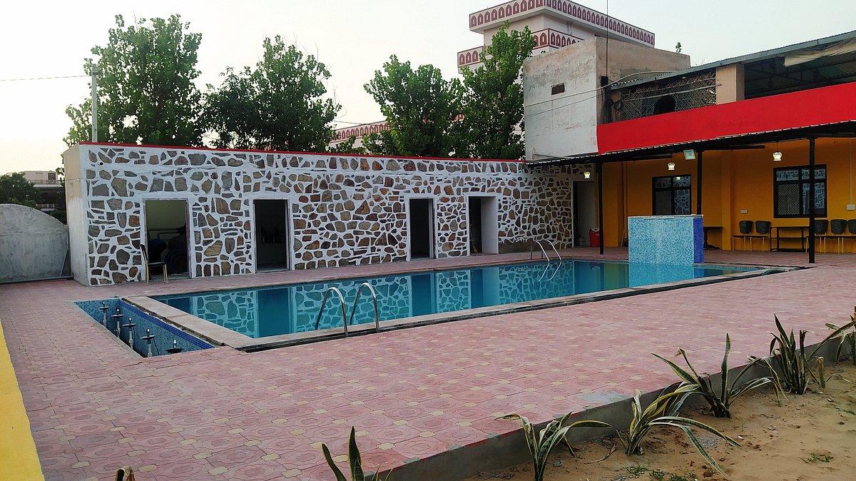 ‪Hotel Prem Villas‬، فندق في بوشكار