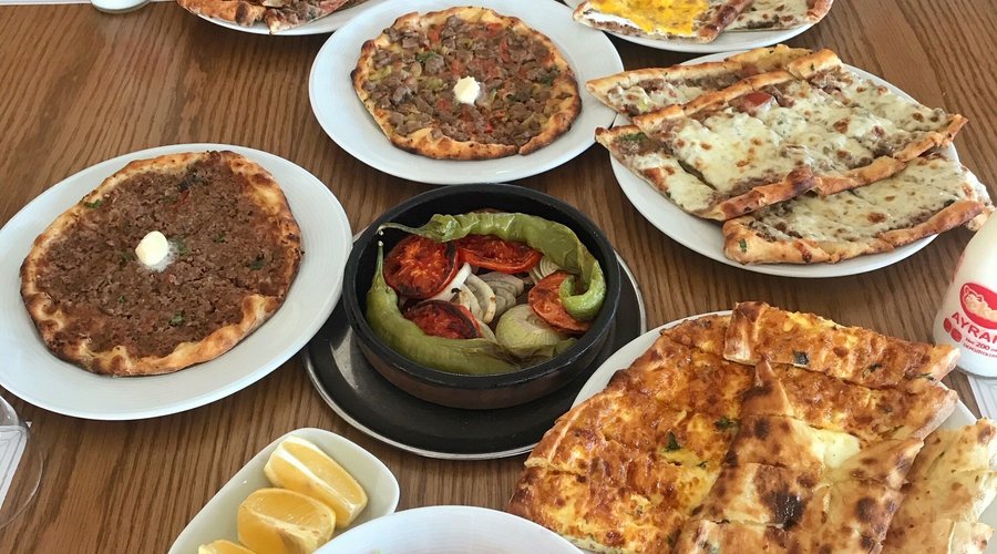 Bol malzemeli, lezzetli pide yemek isteyenler için harika bir adres.