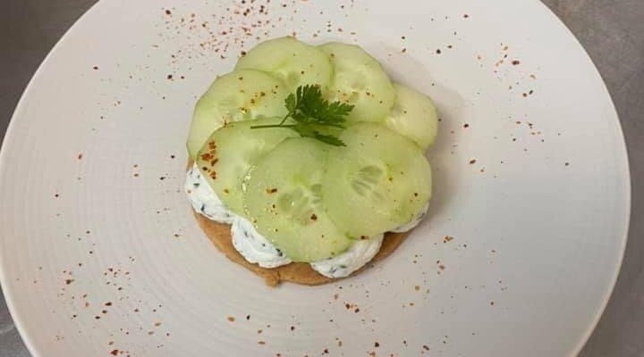 La sable concombre et sa crème ricotta au herbes 