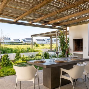 Cottage: Sunbird - Deluxe One Bedroom