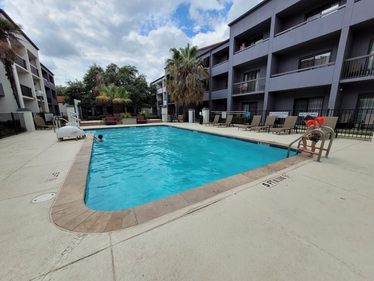 Courtyard By Marriott San Antonio Downtown Market Square Pool Pictures   Nice Size Pool 