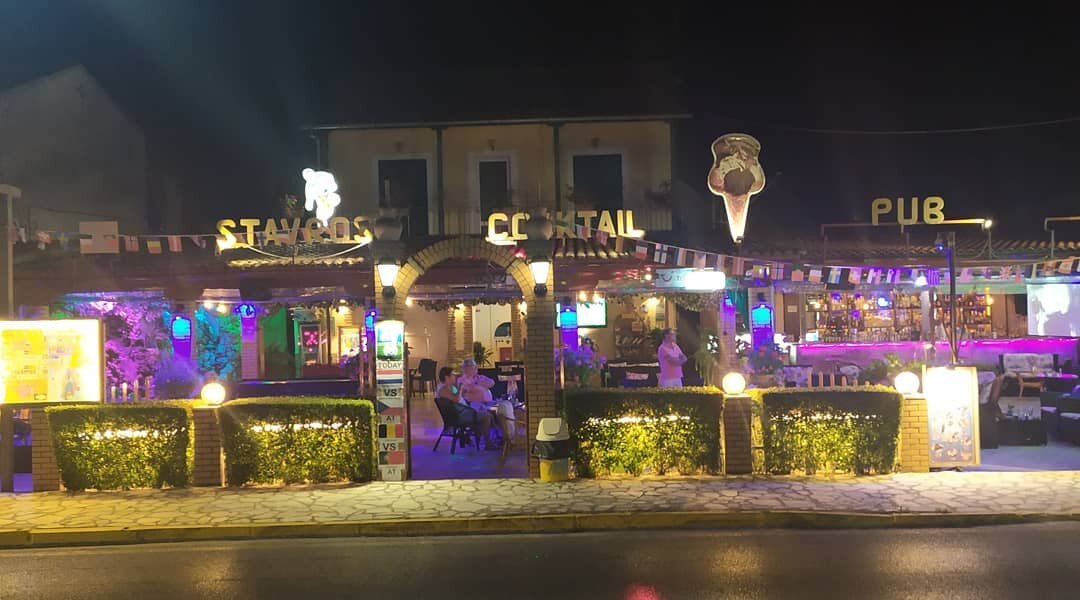 Stavros Cocktail Pub - 모라이티카 - Stavros Cocktail Pub의 리뷰 - 트립어드바이저