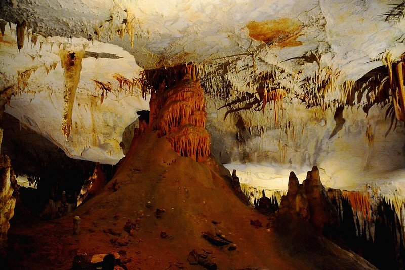 Пещера пеш мерль. Пещера кро-Маньон внутри. Пещера la Grotte du Pech Merle. План пещеры пеш Мерль.