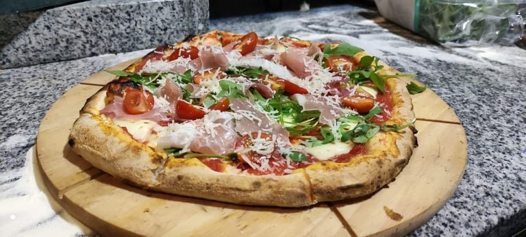 Parma, jedna z klasyków pizzy włoskiej/
Parma, one of the classics of Italian pizza.