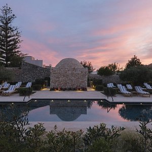 Pool and solarium during the sunset - Can Ferrereta Hotel Mallorca
