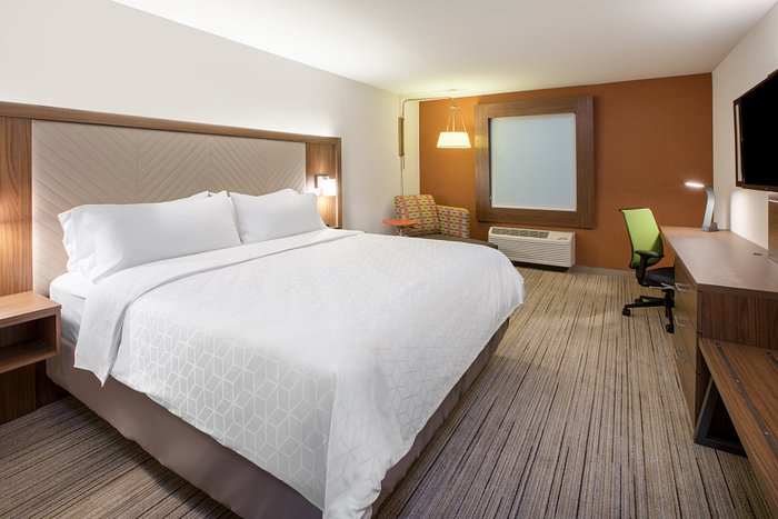 HOLIDAY INN EXPRESS & SUITES OAK GROVE, AN IHG HOTEL - Updated 2023 Prices  & Reviews (MO)