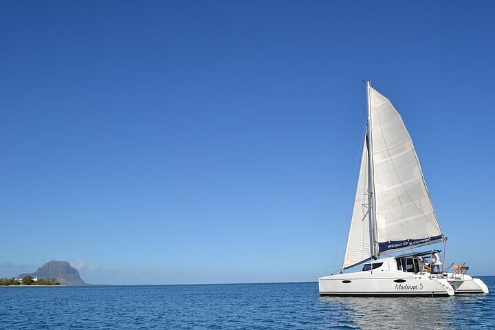 private catamaran cruise mauritius