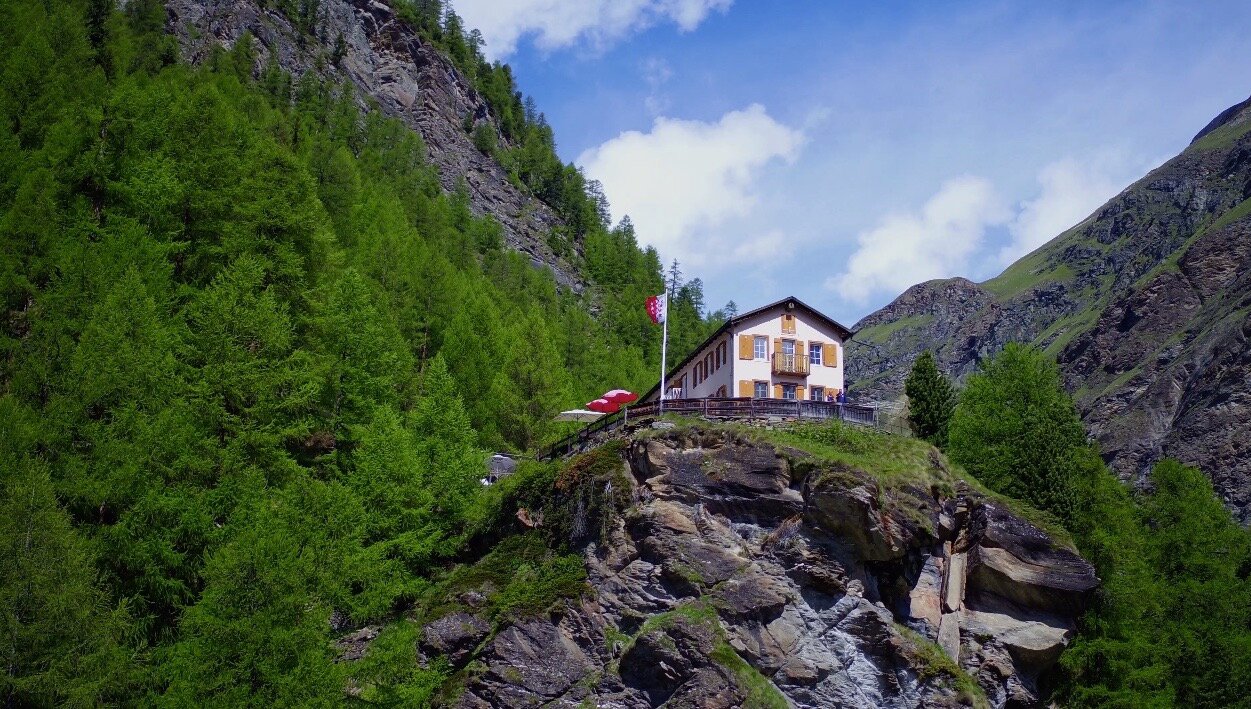 【おすすめ】 Pension Edelweiss Zermatt -ツェルマット-【 口コミ・宿泊予約 アロマ・キャンドル