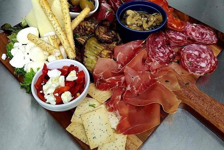 Antipasto platter for 4 people