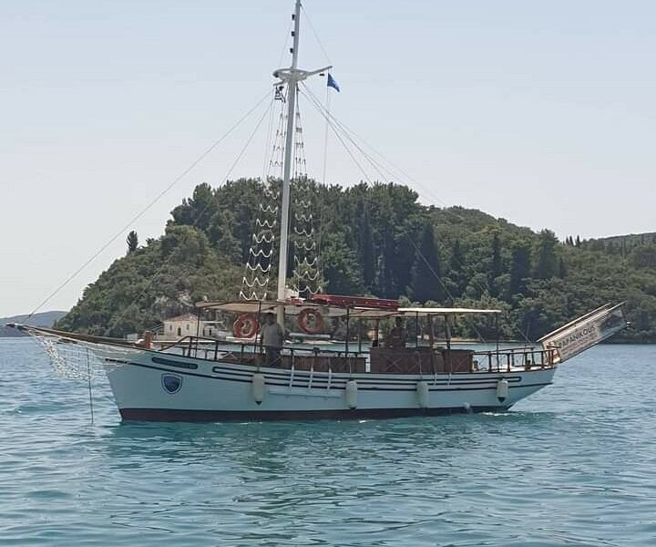 papanikolis boat cruises